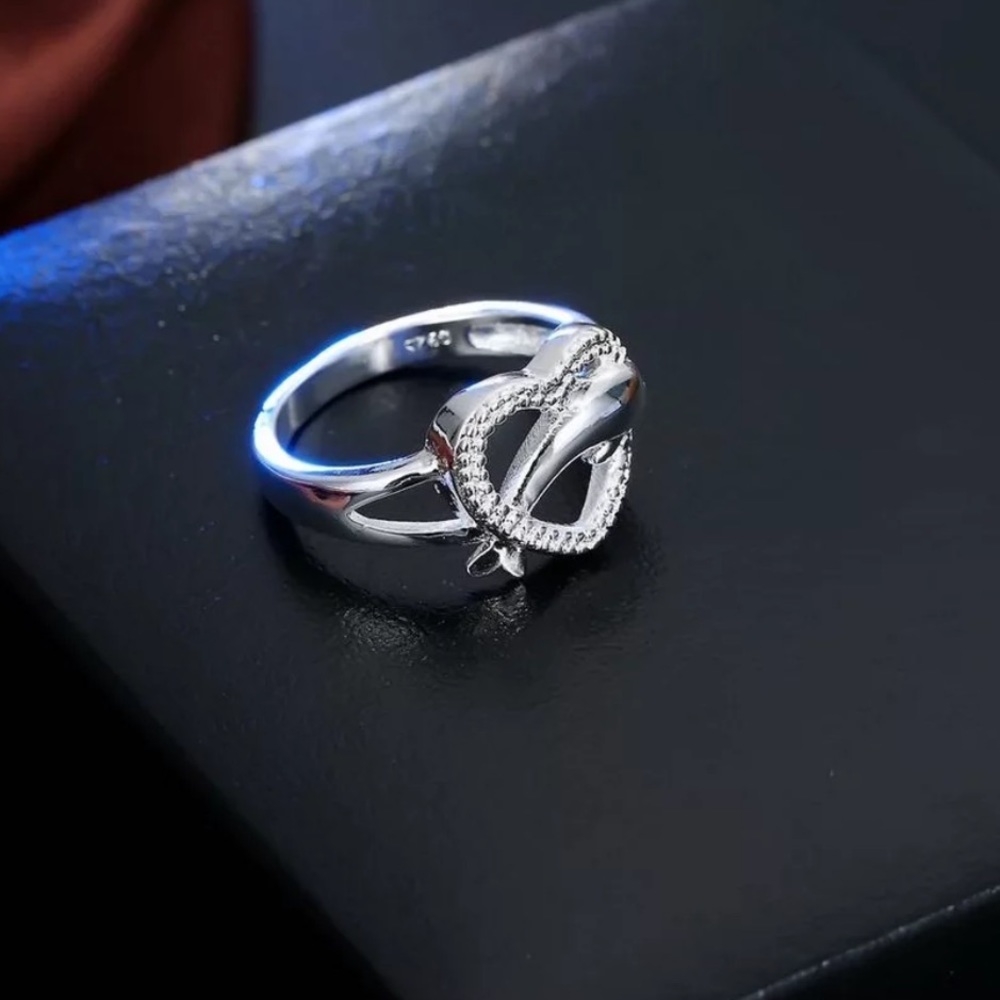 925 Sterling Silver heart ring, size 8 - Picture 5 of 6